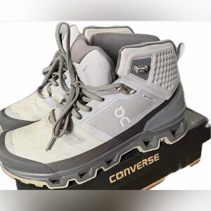 On Cloud Men's Gray Boots